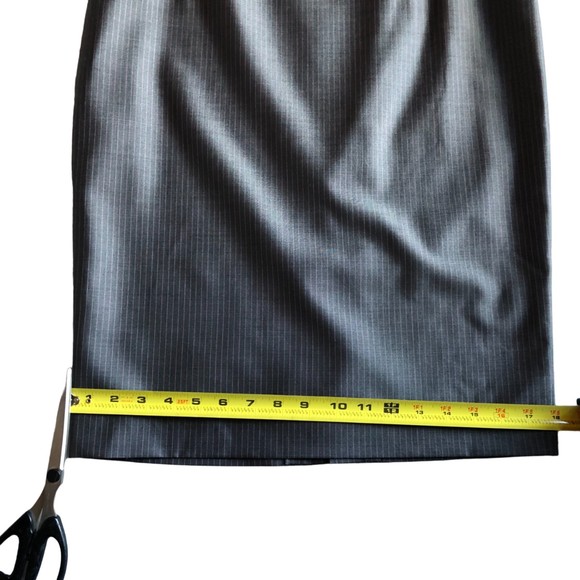 Escada dark grey with vertical pink stripes wool/silk blend skirt, size 38 - Picture 9 of 11